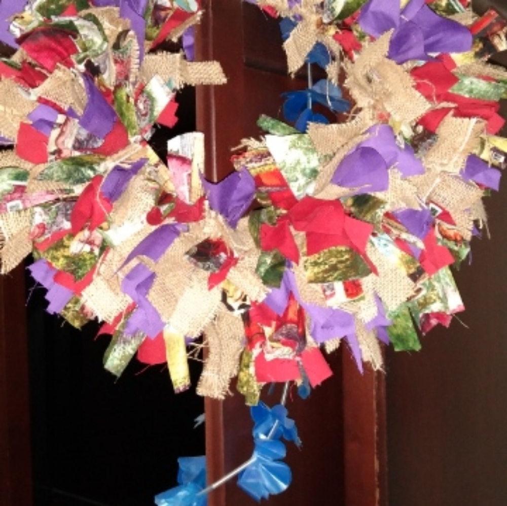 #51 Red Barns Round Fabric Wreath